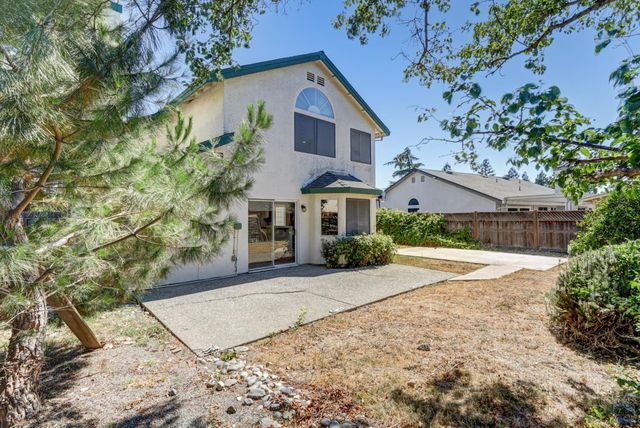 5209 Meadowland Way, Elk Grove, CA 95758