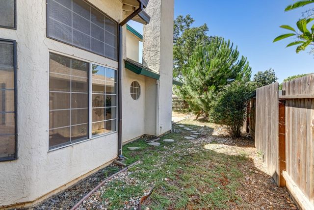 5209 Meadowland Way, Elk Grove, CA 95758