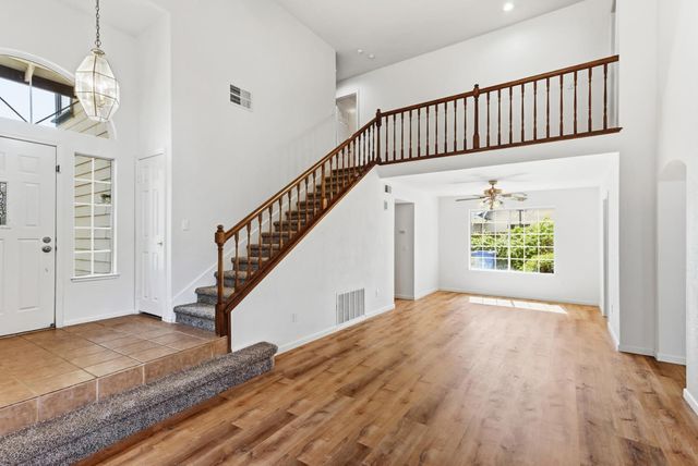 5209 Meadowland Way, Elk Grove, CA 95758