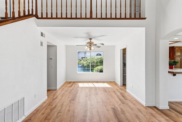 5209 Meadowland Way, Elk Grove, CA 95758