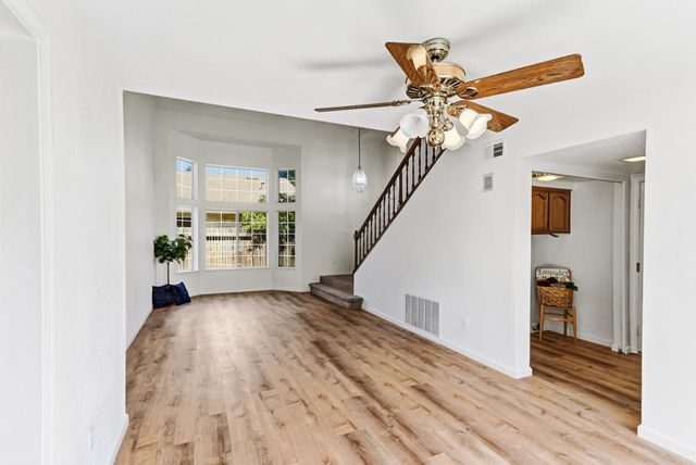5209 Meadowland Way, Elk Grove, CA 95758
