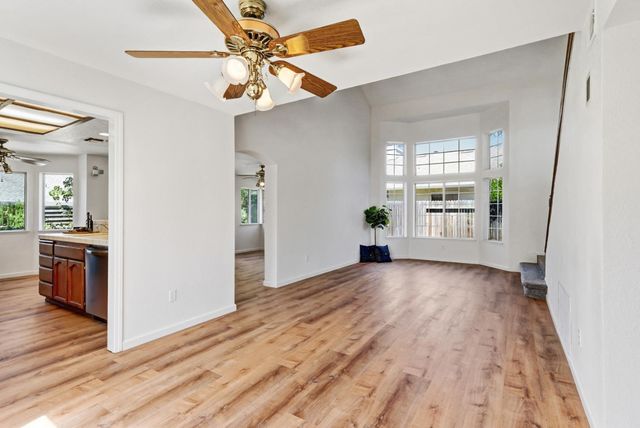 5209 Meadowland Way, Elk Grove, CA 95758
