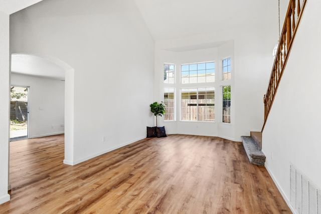 5209 Meadowland Way, Elk Grove, CA 95758