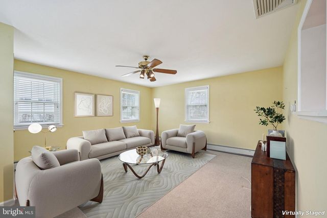 10 PICKWICK LN, Newtown Square, PA 19073