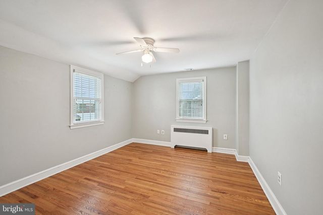 10 PICKWICK LN, Newtown Square, PA 19073