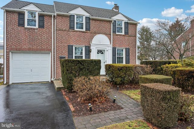 10 PICKWICK LN, Newtown Square, PA 19073