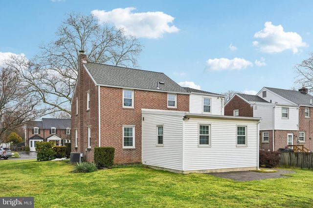 10 PICKWICK LN, Newtown Square, PA 19073