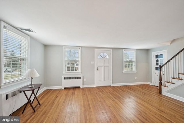 10 PICKWICK LN, Newtown Square, PA 19073