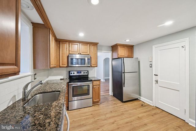 10 PICKWICK LN, Newtown Square, PA 19073