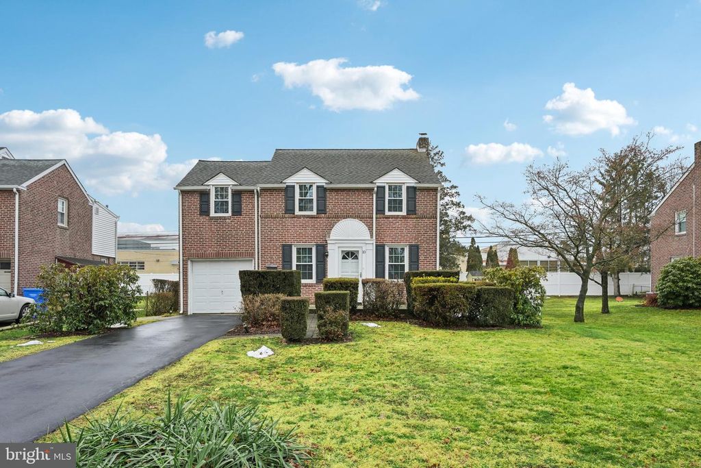 10 PICKWICK LN, Newtown Square, PA 19073