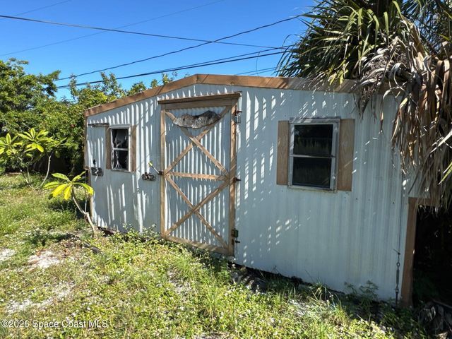 865 Canada Street NE, Palm Bay, FL 32905
