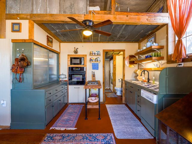 128 E Castlewood DR, Granite Shoals, TX 78654