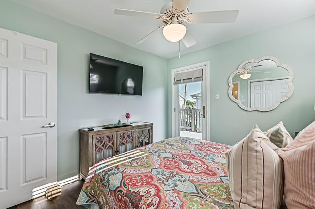 13811 Mutiny Lane, Galveston, TX 77554