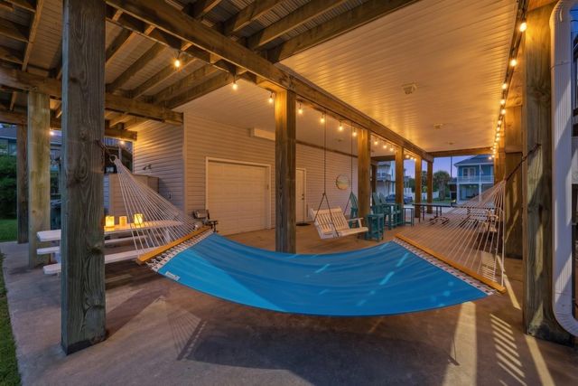 13811 Mutiny Lane, Galveston, TX 77554