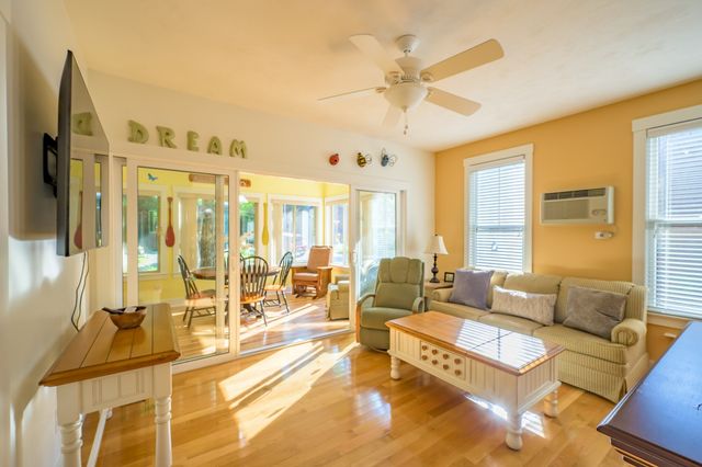 4 Acorn Ln 4, Westford, MA 01886