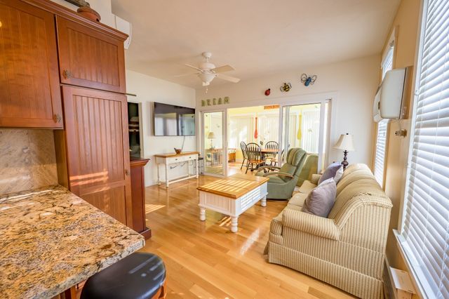 4 Acorn Ln 4, Westford, MA 01886