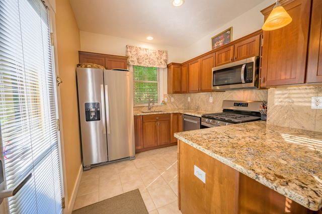 4 Acorn Ln 4, Westford, MA 01886