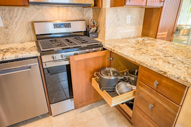 4 Acorn Ln 4, Westford, MA 01886