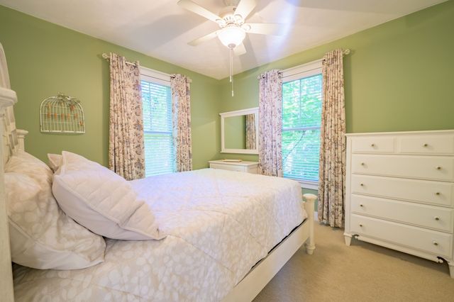 4 Acorn Ln 4, Westford, MA 01886
