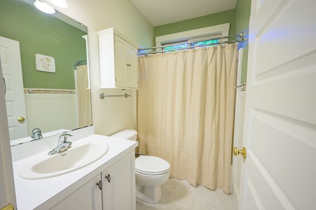 4 Acorn Ln 4, Westford, MA 01886