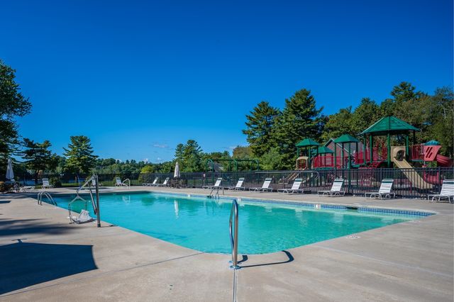 4 Acorn Ln 4, Westford, MA 01886