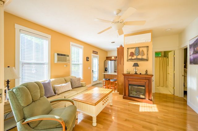 4 Acorn Ln 4, Westford, MA 01886