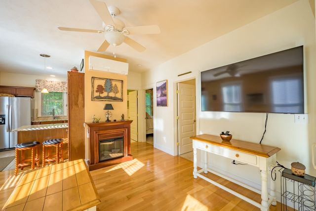 4 Acorn Ln 4, Westford, MA 01886