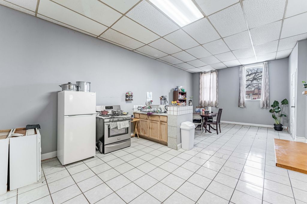 Image 17 of property listing at 5101 W 31st Place, Cicero, IL 60804