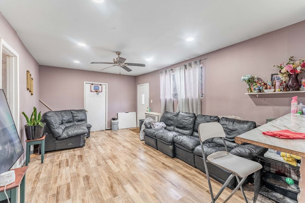 Image 3 of property listing at 5101 W 31st Place, Cicero, IL 60804