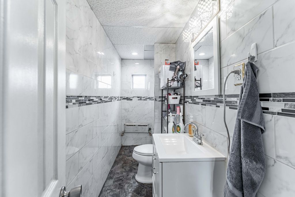 Image 4 of property listing at 5101 W 31st Place, Cicero, IL 60804