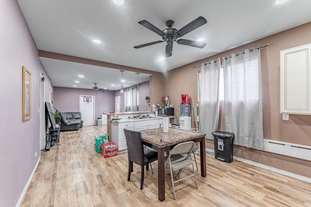 Image 6 of property listing at 5101 W 31st Place, Cicero, IL 60804