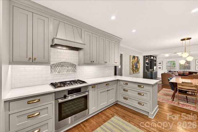 2121 Charlotte Drive, Charlotte, NC 28203