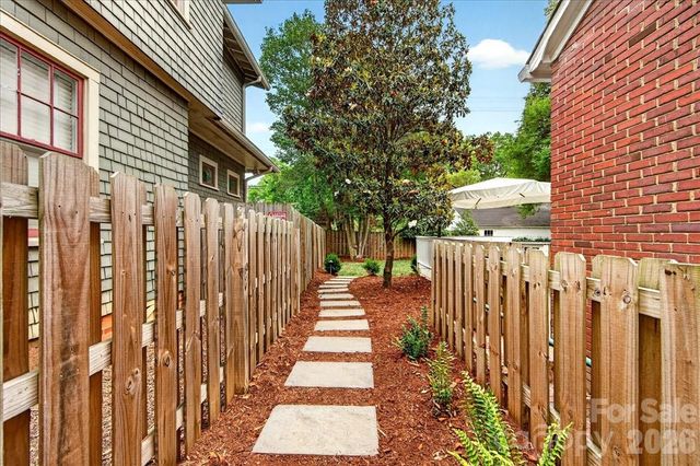 2121 Charlotte Drive, Charlotte, NC 28203