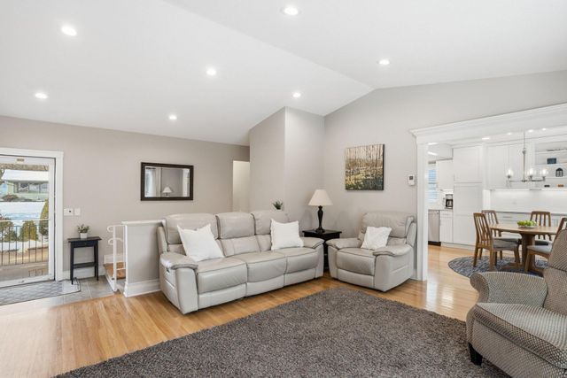 10666 Utica Road, Bloomington, MN 55437