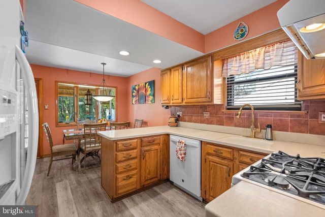 8 WASHINGTON DR, Clementon, NJ 08021