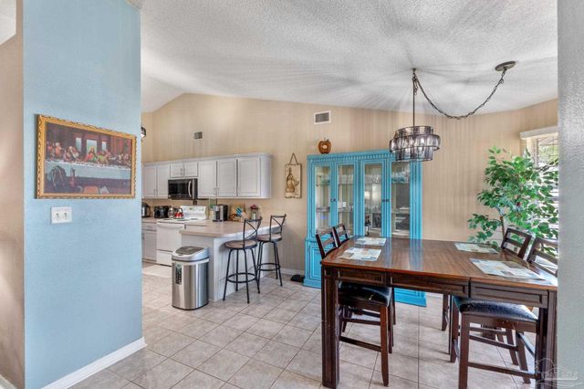 9562 Dynasty Ln, Navarre, FL 32566