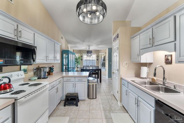 9562 Dynasty Ln, Navarre, FL 32566