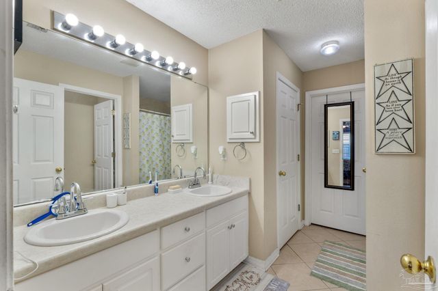 9562 Dynasty Ln, Navarre, FL 32566