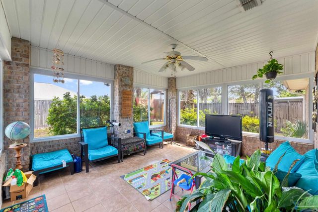 9562 Dynasty Ln, Navarre, FL 32566