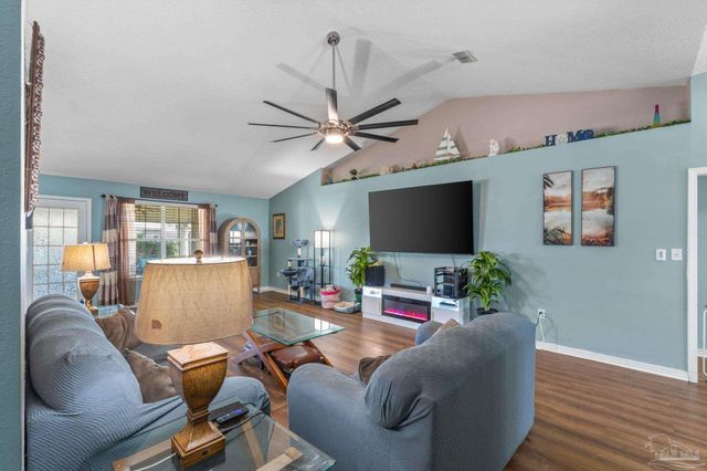 9562 Dynasty Ln, Navarre, FL 32566