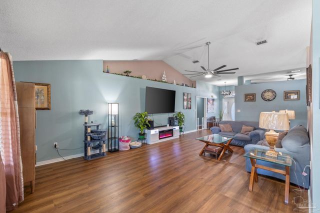 9562 Dynasty Ln, Navarre, FL 32566