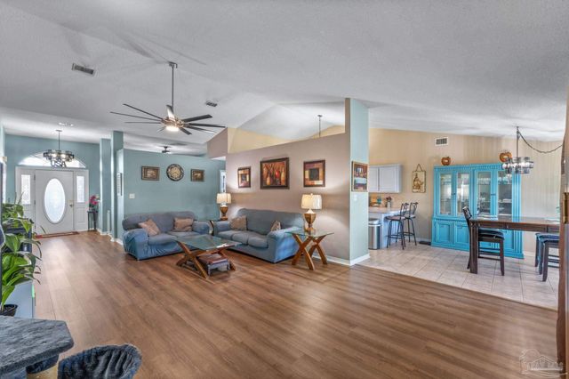 9562 Dynasty Ln, Navarre, FL 32566