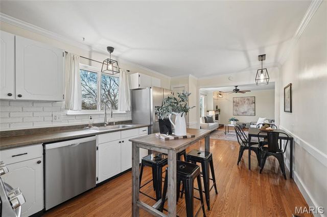 2664 Sanders Drive, St Louis, MO 63129