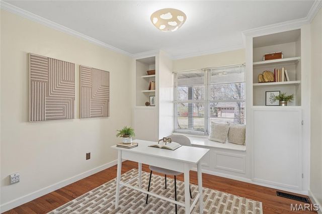 2664 Sanders Drive, St Louis, MO 63129