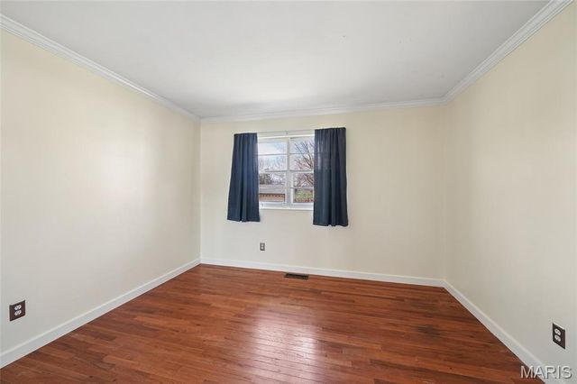 2664 Sanders Drive, St Louis, MO 63129