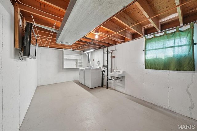 2664 Sanders Drive, St Louis, MO 63129