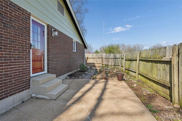 2664 Sanders Drive, St Louis, MO 63129