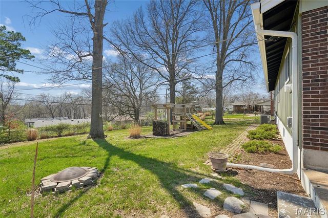 2664 Sanders Drive, St Louis, MO 63129