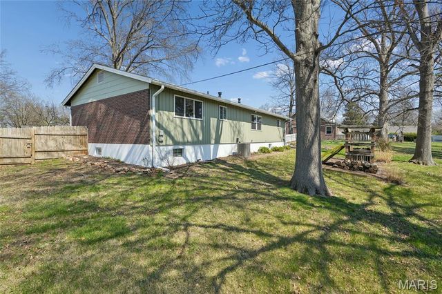 2664 Sanders Drive, St Louis, MO 63129