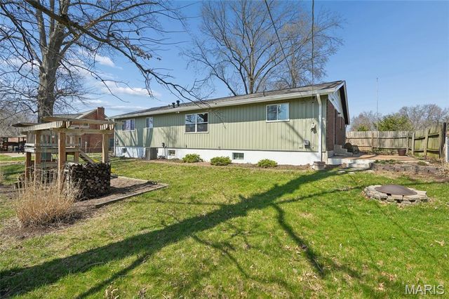 2664 Sanders Drive, St Louis, MO 63129